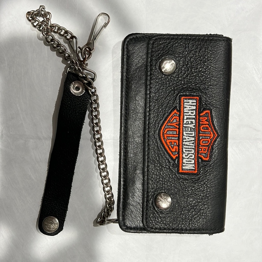100% Leather
Harley-Davidson men's trucker tall biker wallet